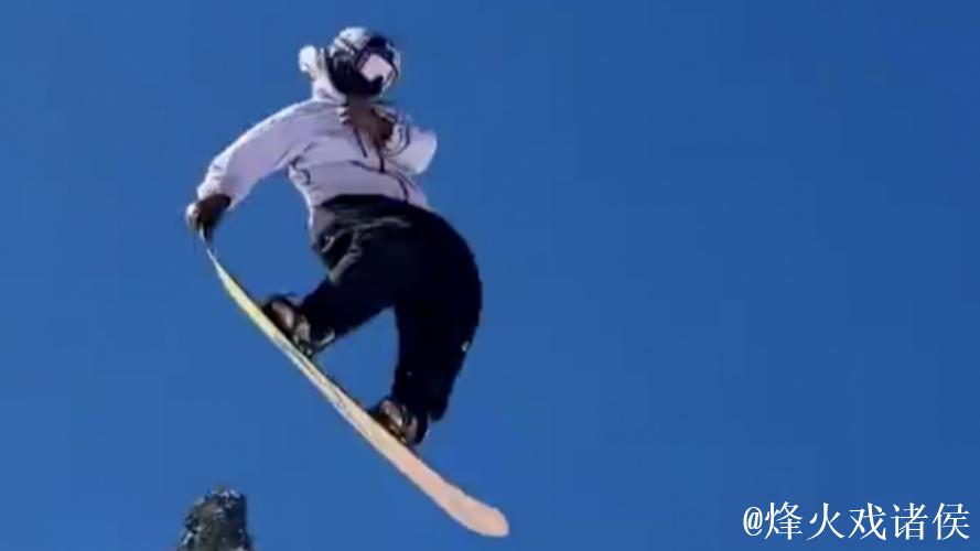 苏翊鸣创世界首例单板坡障“背靠背”1980度空翻绝技