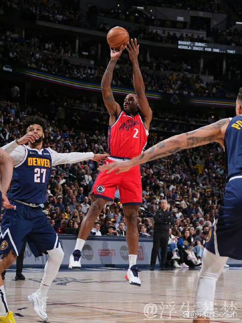 邓恩接伦纳德分球命中远投三分 邓恩接伦纳德分球命中远投三分