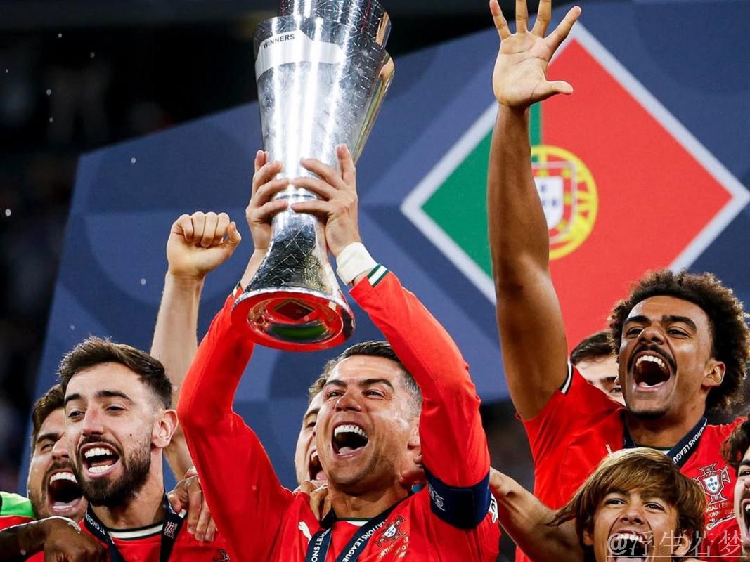 40岁C罗再夺欧国联，泪洒现场高举奖杯，收获第36冠并创5大纪录