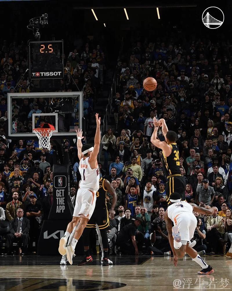 库里冷血三分破僵局,关键时刻终现身 库里冷血三分破僵局,关键时刻终现身